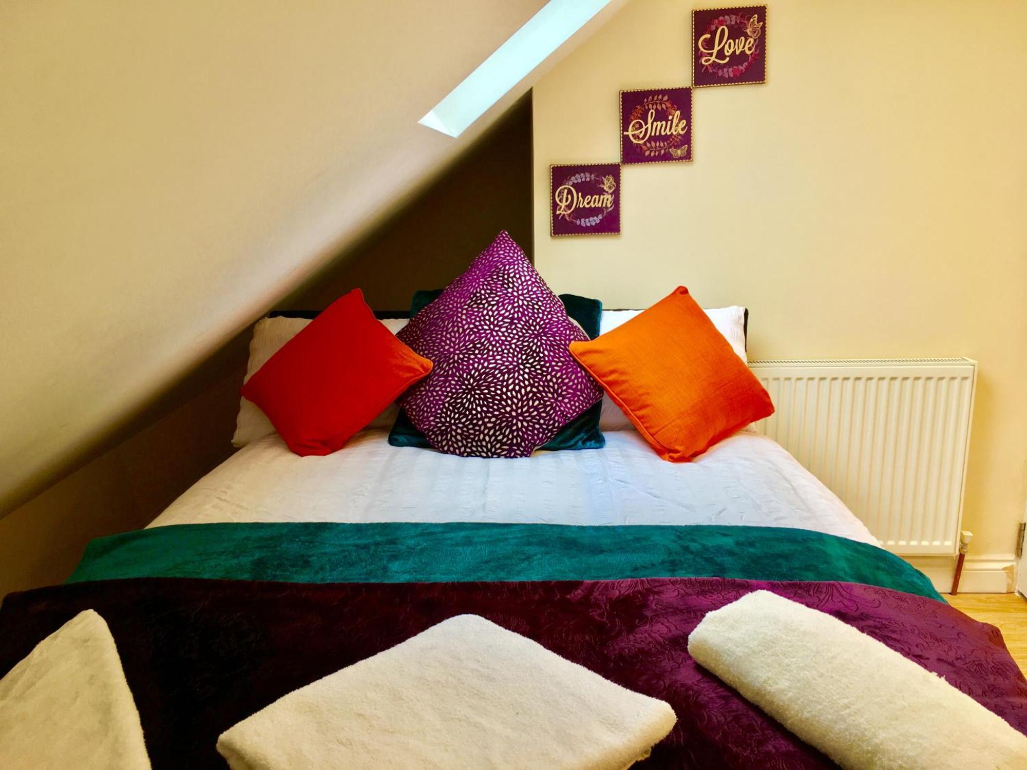 1 Bed Apartment,Recep,Kitchen,Bath Ilford Luaran gambar